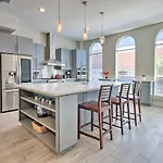 Eado Houston Home, Walk To Convention Center!
